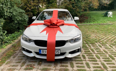 Óriás masni autóra, dekorációnak, esküvőre